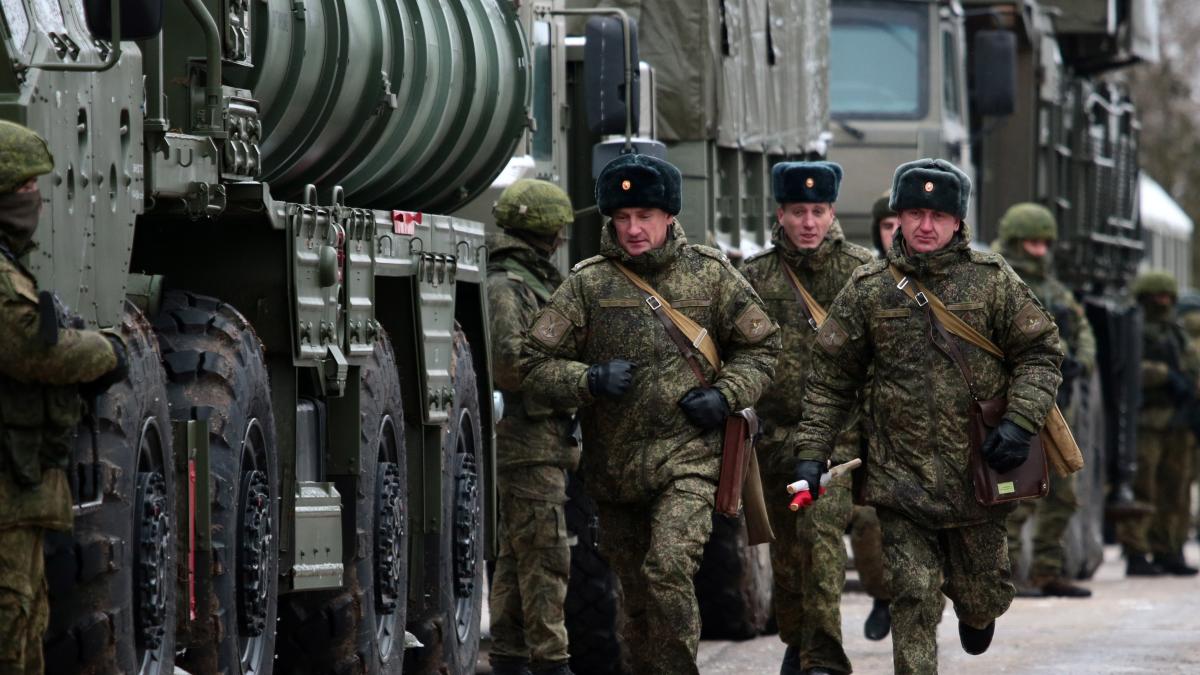 Can Ukrainian Civilians Take on the Russian Army?